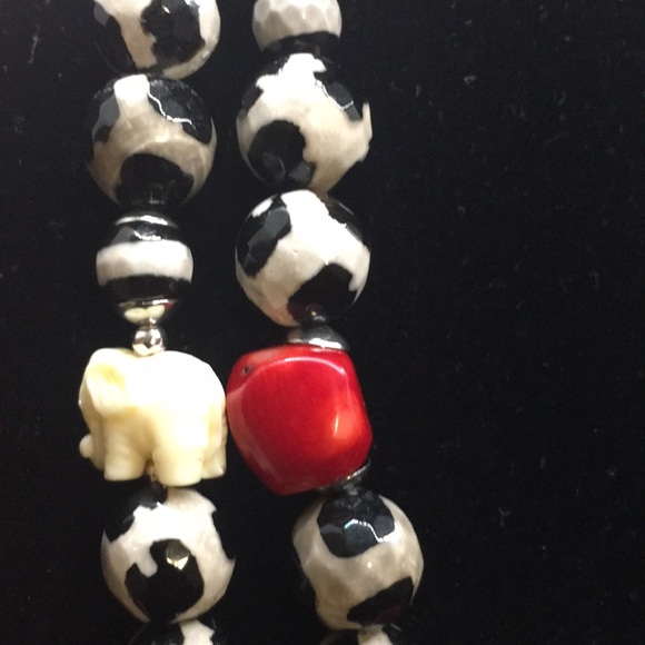 Handmade Black and White Agate Necklace - Picture 2 of 3